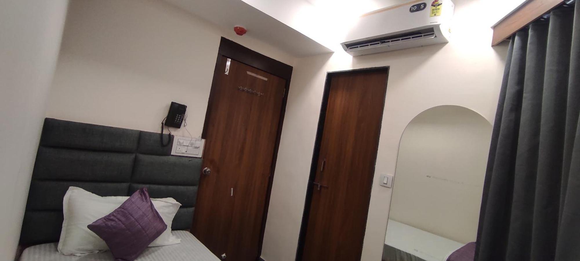 Hotel Earth Inn, Subhash Bridge, Rto Circle, Ahmedabad Buitenkant foto