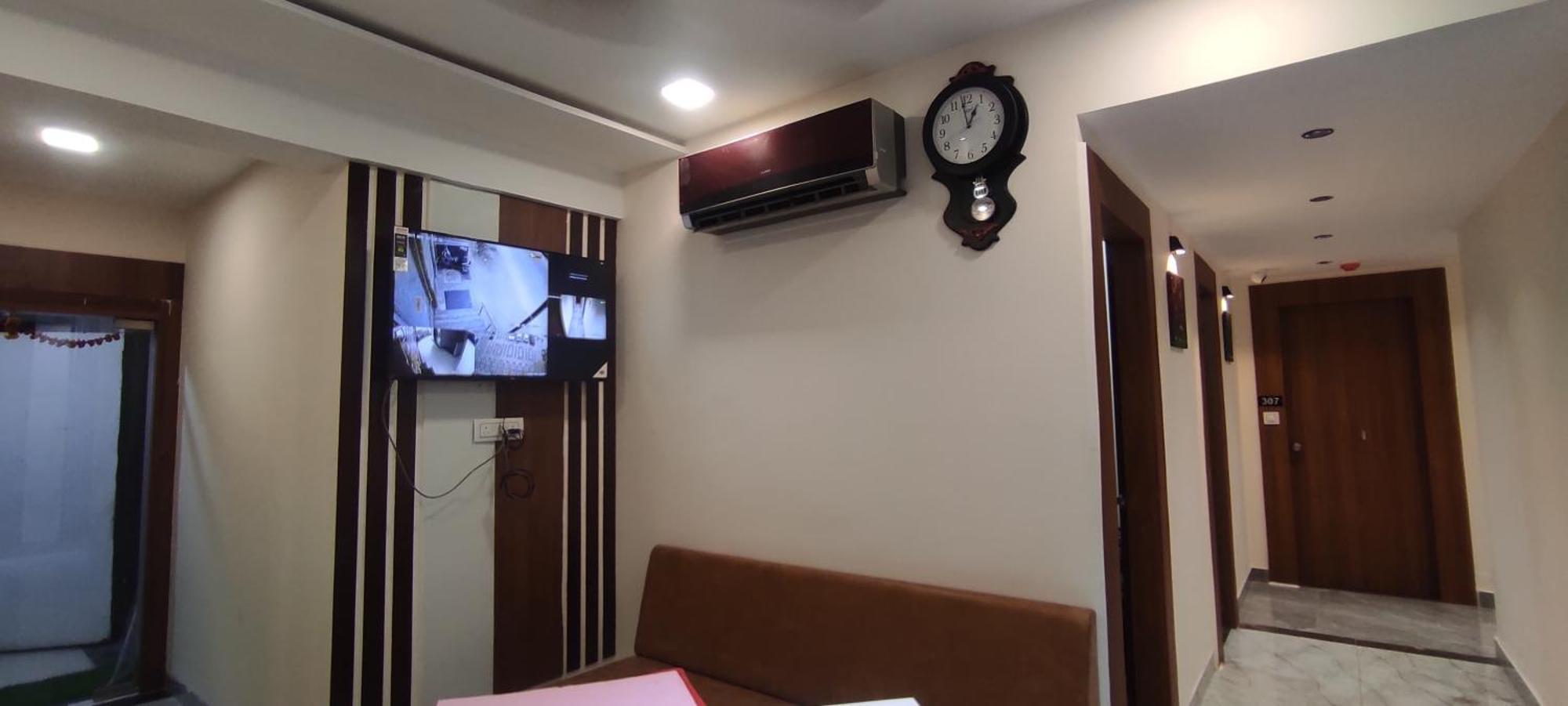 Hotel Earth Inn, Subhash Bridge, Rto Circle, Ahmedabad Buitenkant foto