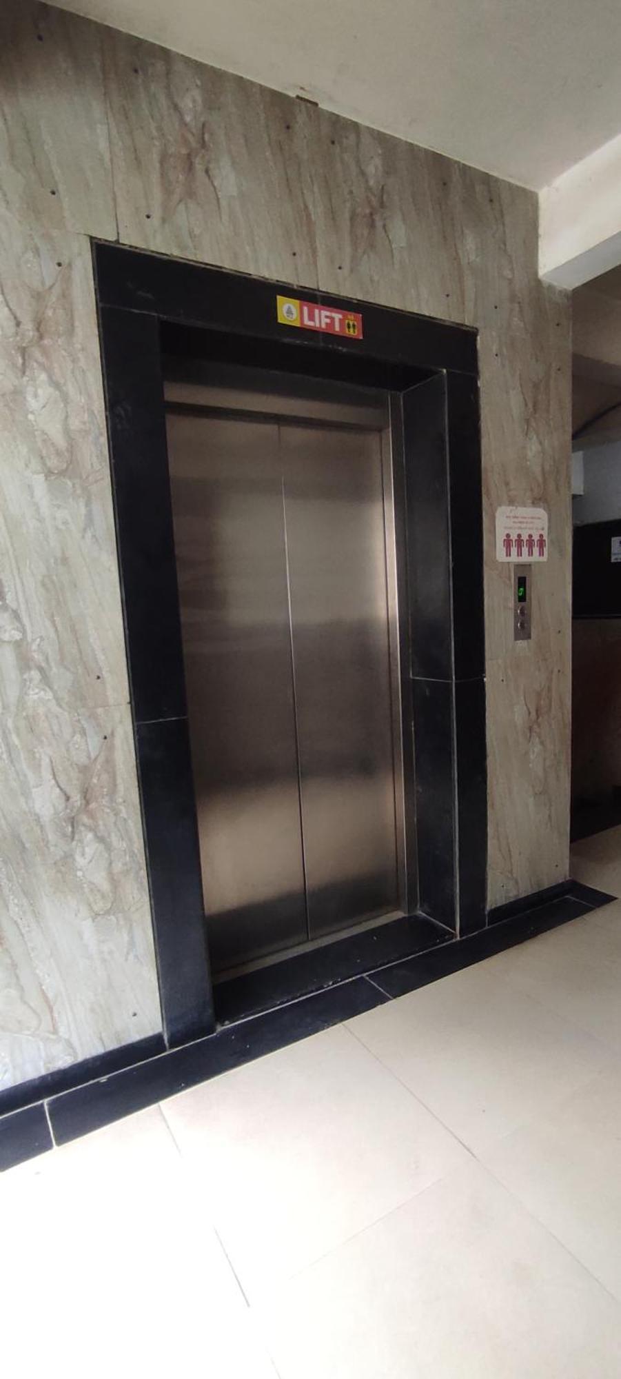 Hotel Earth Inn, Subhash Bridge, Rto Circle, Ahmedabad Buitenkant foto