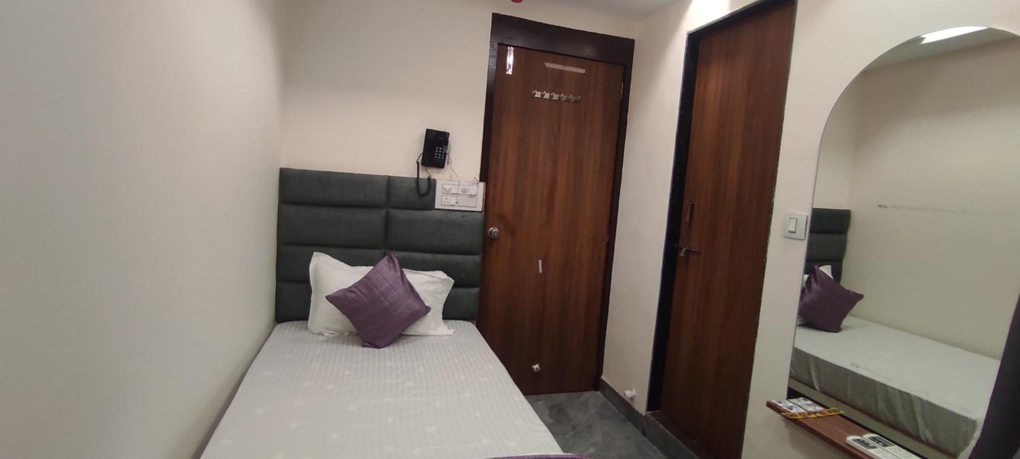 Hotel Earth Inn, Subhash Bridge, Rto Circle, Ahmedabad Buitenkant foto