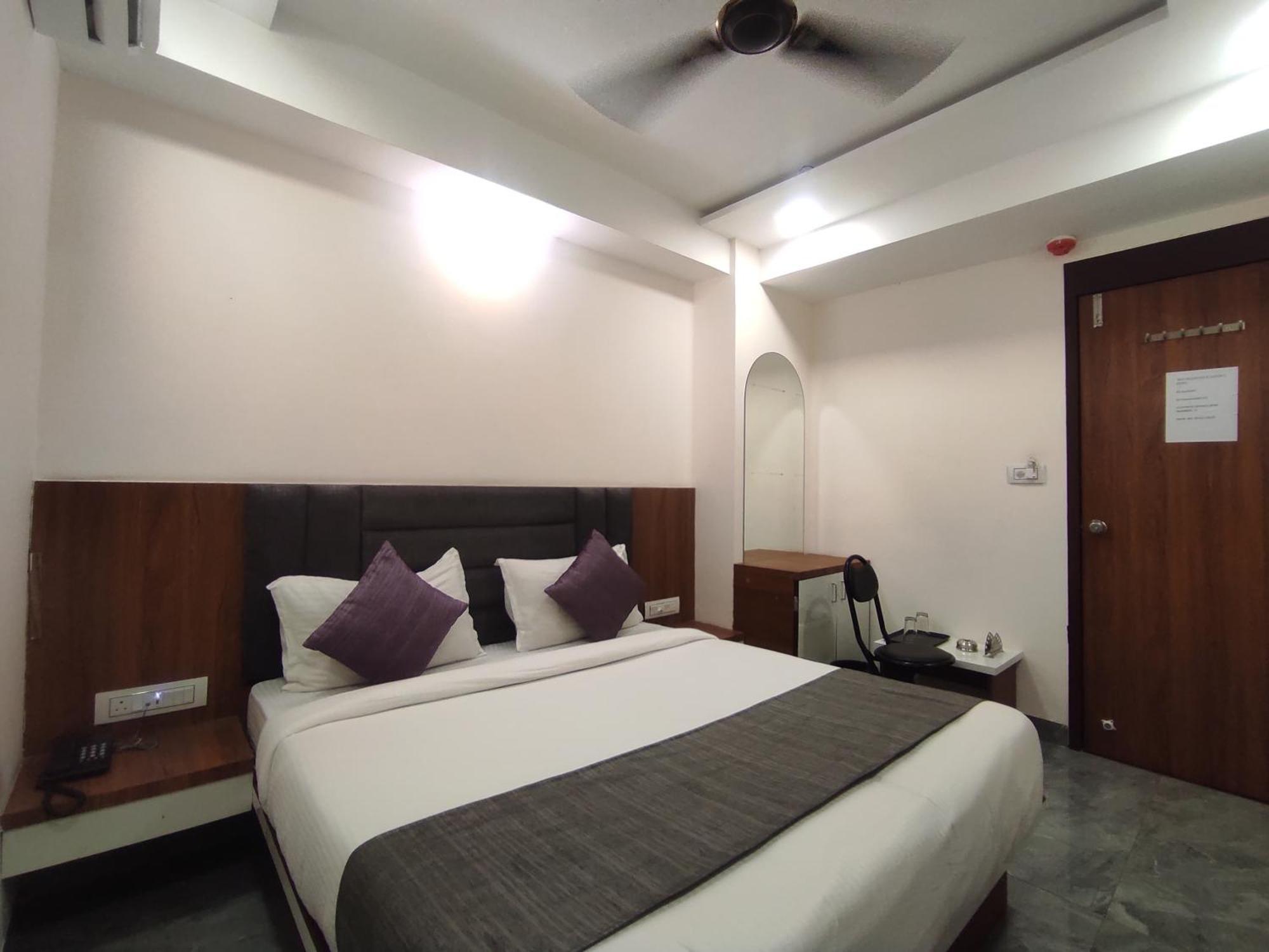 Hotel Earth Inn, Subhash Bridge, Rto Circle, Ahmedabad Buitenkant foto