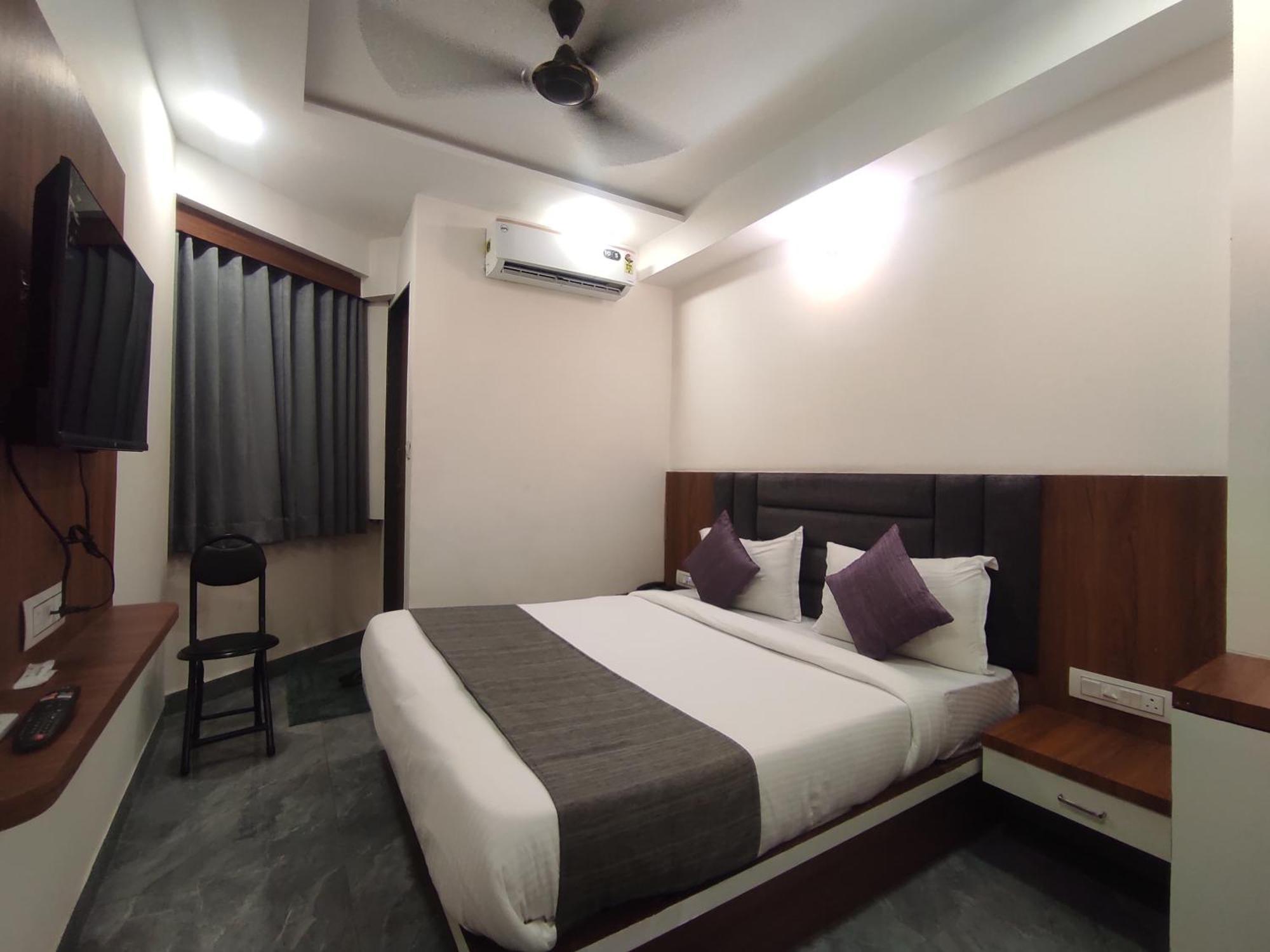 Hotel Earth Inn, Subhash Bridge, Rto Circle, Ahmedabad Buitenkant foto