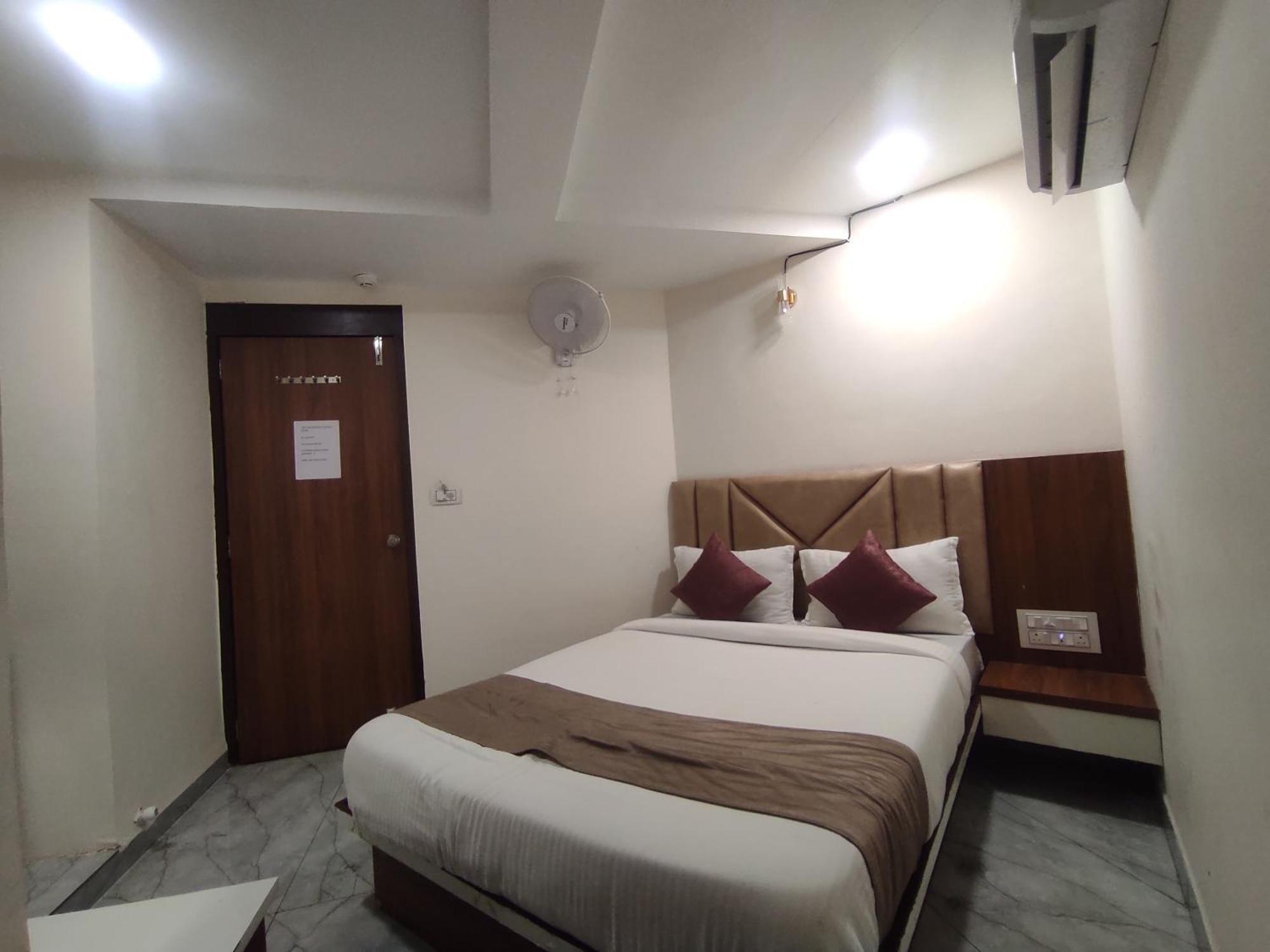 Hotel Earth Inn, Subhash Bridge, Rto Circle, Ahmedabad Buitenkant foto
