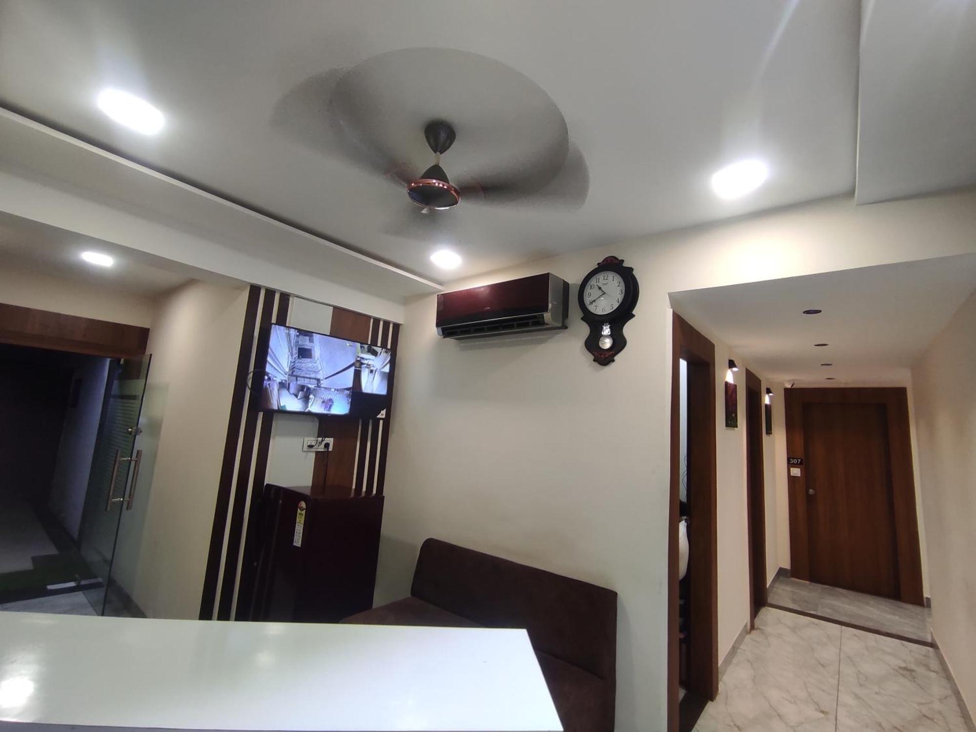 Hotel Earth Inn, Subhash Bridge, Rto Circle, Ahmedabad Buitenkant foto