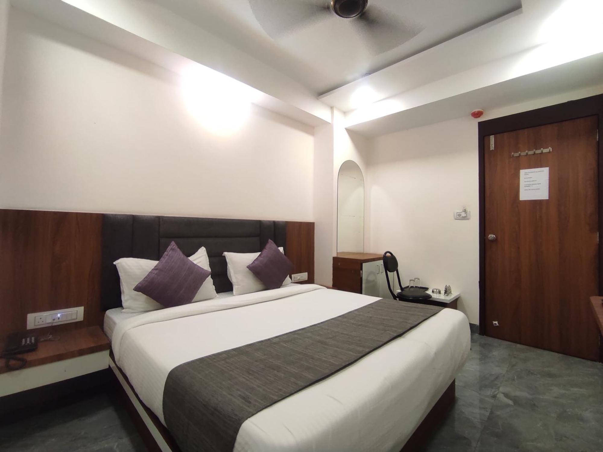 Hotel Earth Inn, Subhash Bridge, Rto Circle, Ahmedabad Buitenkant foto