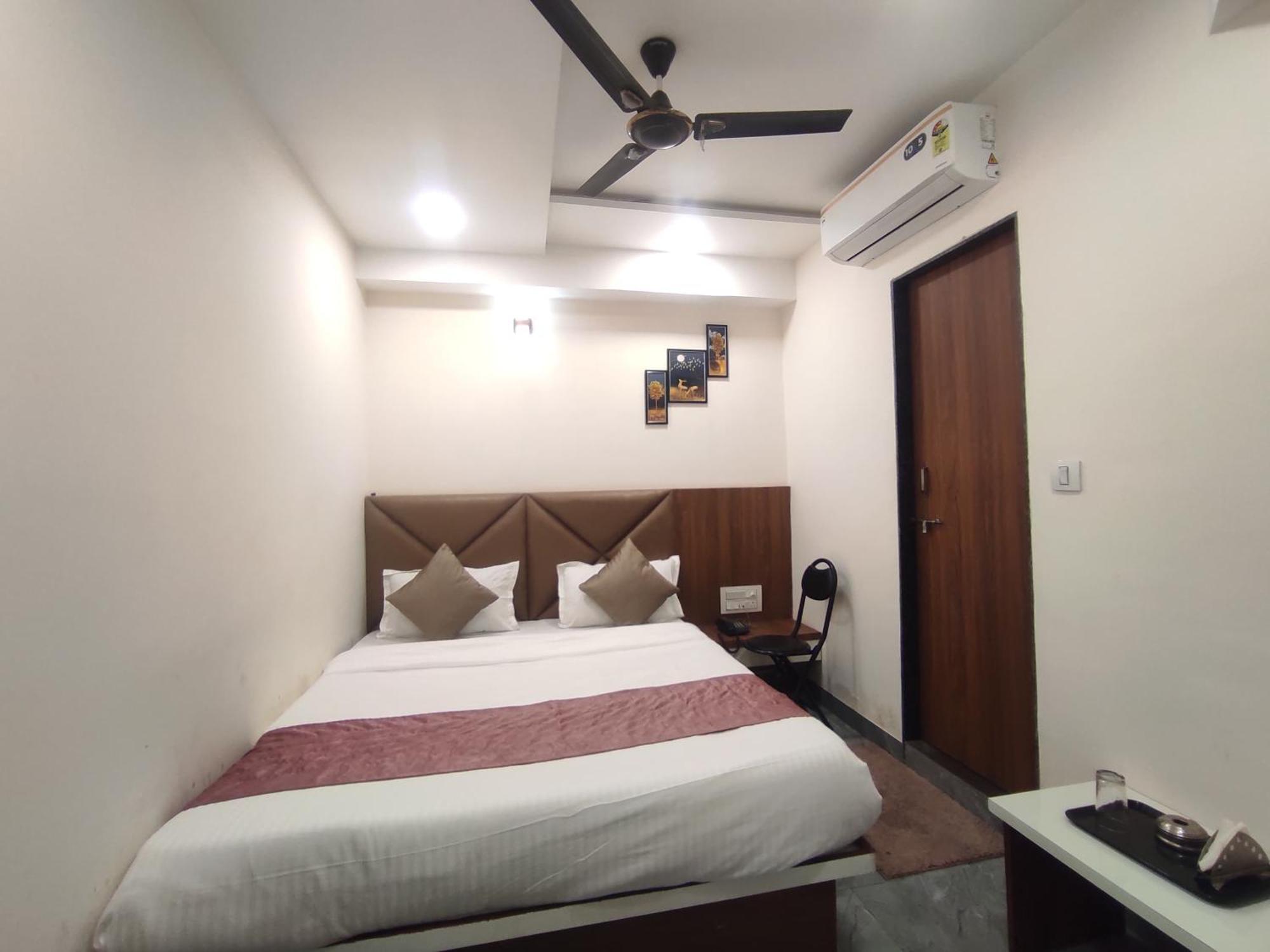 Hotel Earth Inn, Subhash Bridge, Rto Circle, Ahmedabad Buitenkant foto