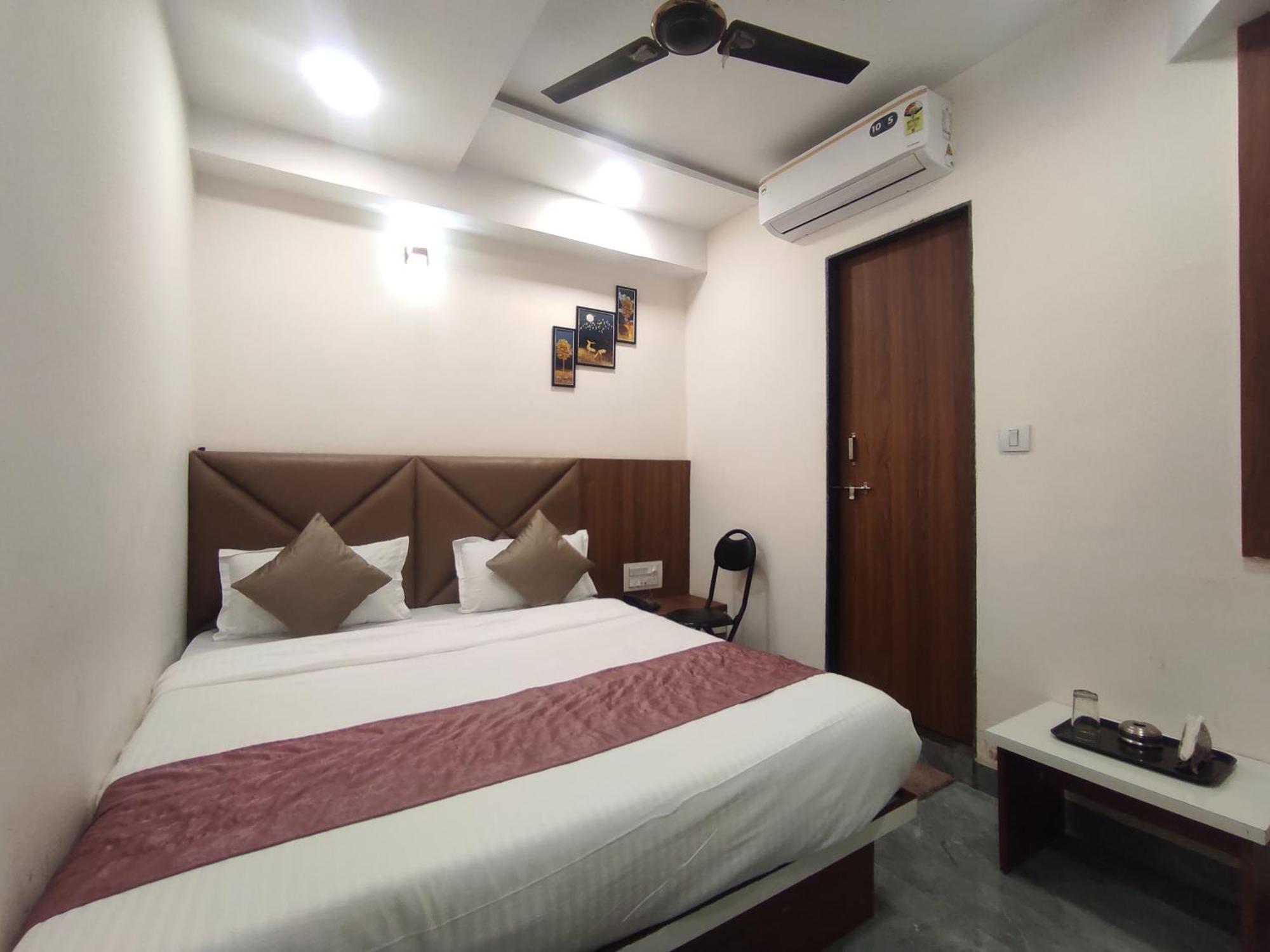 Hotel Earth Inn, Subhash Bridge, Rto Circle, Ahmedabad Buitenkant foto
