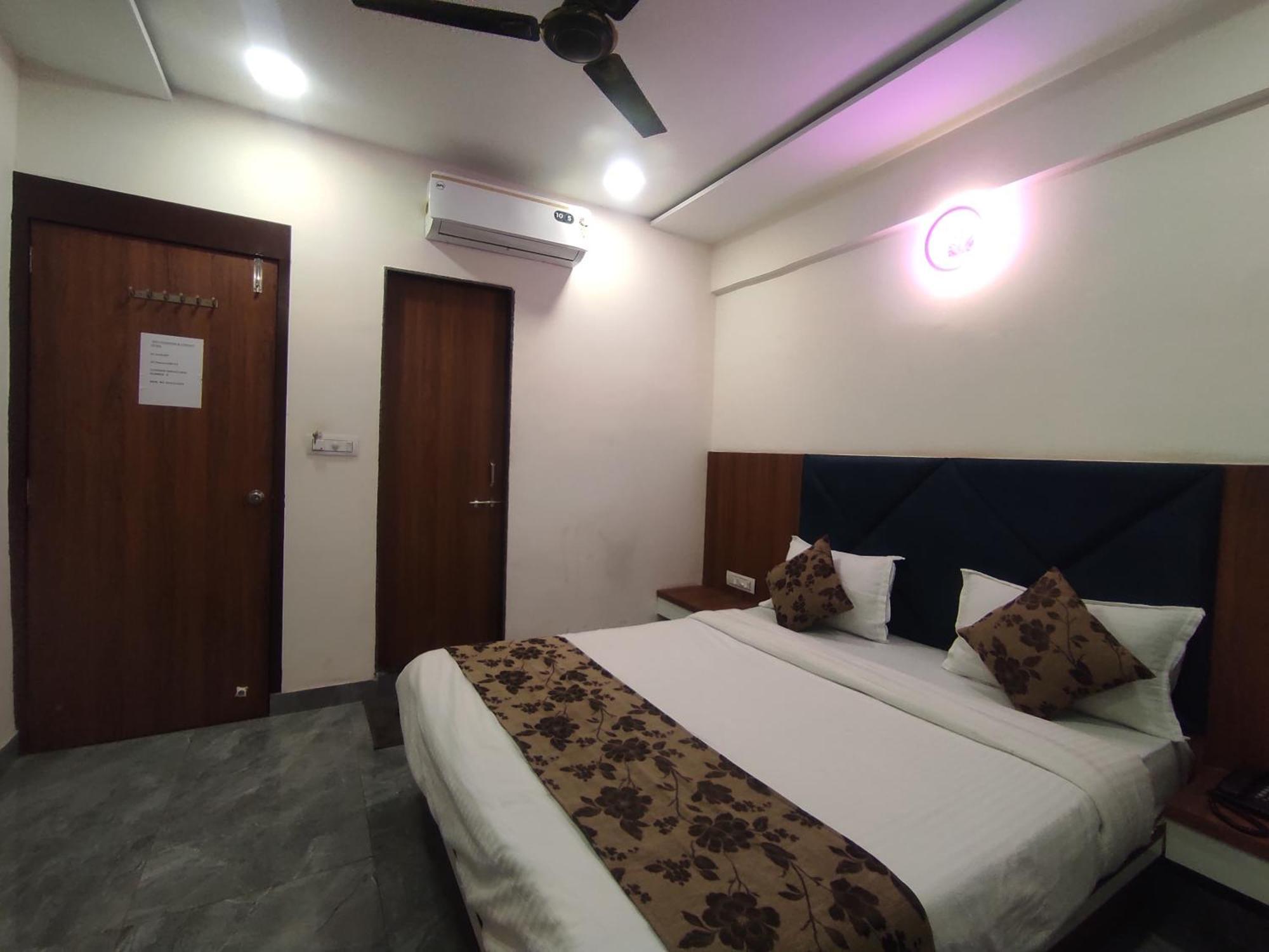 Hotel Earth Inn, Subhash Bridge, Rto Circle, Ahmedabad Buitenkant foto