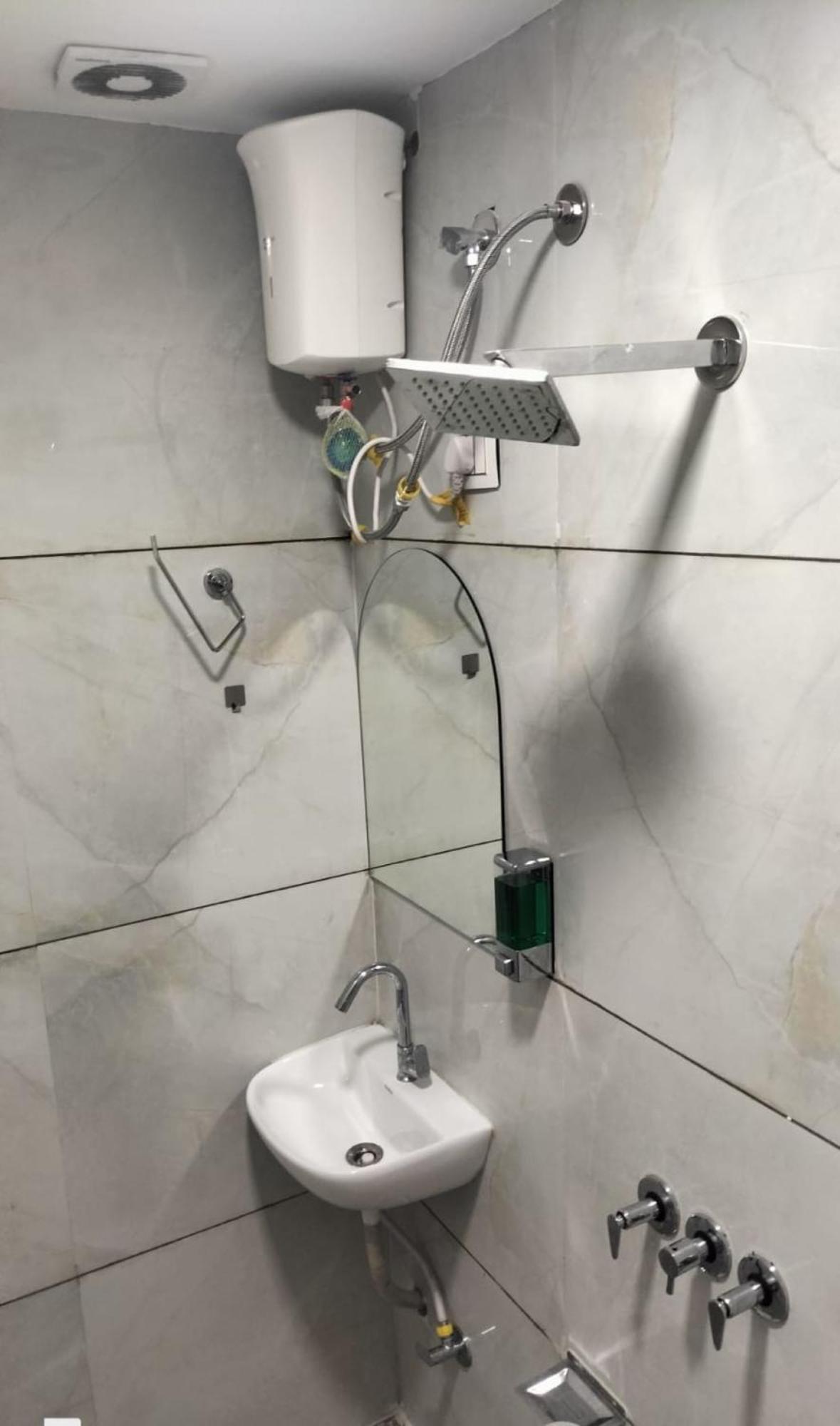 Hotel Earth Inn, Subhash Bridge, Rto Circle, Ahmedabad Buitenkant foto